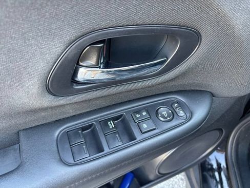 Used 2022 Honda HR-V LX image 16