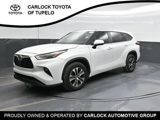 Used 2023 Toyota Highlander XLE FWD video 1