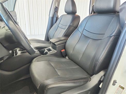 Used 2017 Nissan Rogue SL image 19