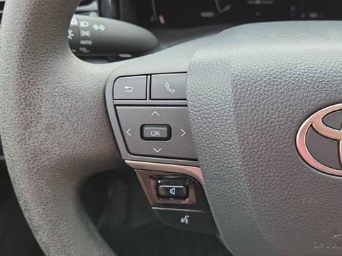 Used 2025 Toyota Camry LE image 19