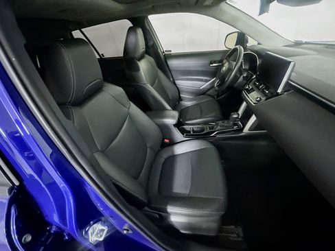 Used 2024 Toyota Corolla Cross XLE image 32