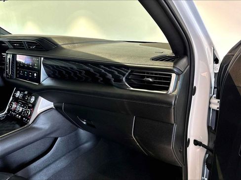 Used 2023 GMC Yukon XL Denali w/ Advanced Technology Package AWD/4WD image 23