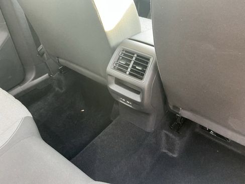 Certified 2025 Volkswagen Tiguan S image 33