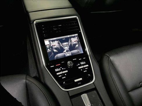 Used 2020 Porsche Panamera GTS w/ Assistance Package image 30