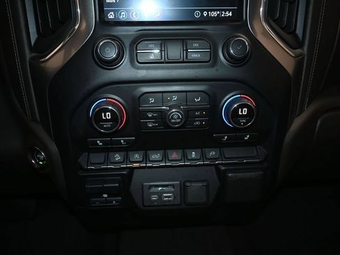 Used 2020 Chevrolet Silverado 1500 LTZ AWD/4WD image 18