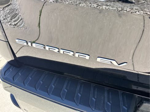 Certified 2025 GMC Sierra EV Denali AWD/4WD image 5