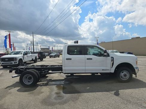 New 2026 Ford F350 XL w/ XL Chrome Package AWD/4WD image 2