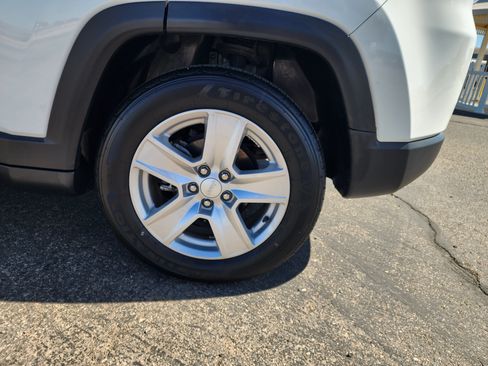 Used 2022 Jeep Compass Latitude w/ Convenience Group FWD image 8