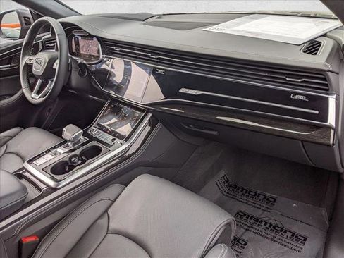Certified 2025 Audi Q8 Prestige image 23