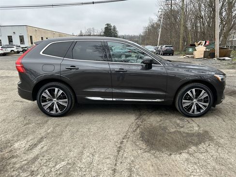 Certified 2022 Volvo XC60 B5 Inscription w/ Climate Package image 9