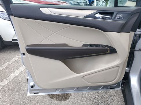 Used 2018 Lincoln MKC Premiere image 16