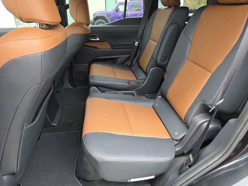 Used 2025 Lexus GX 550 w/ Accessory Package (Z1) image 33