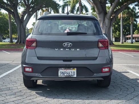 Used 2024 Hyundai Venue Limited image 6