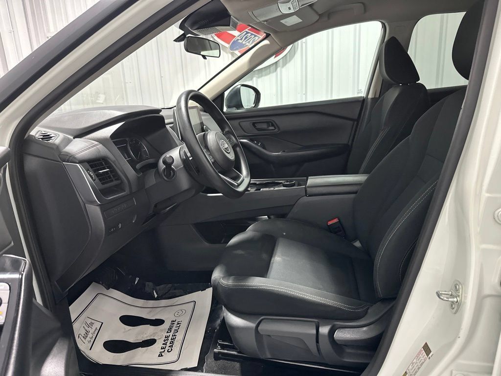 Used 2024 Nissan Rogue S AWD/4WD image 11
