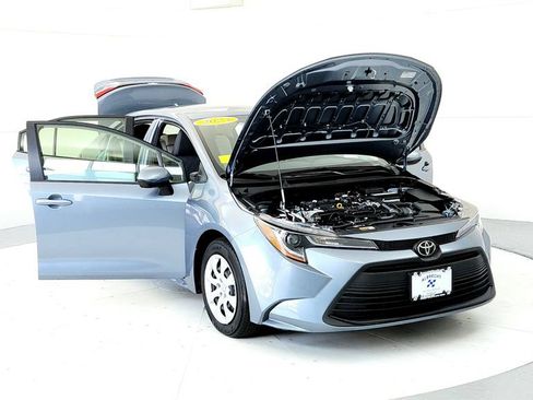 Used 2023 Toyota Corolla LE w/ Carpet Mat Package (TMS) FWD image 9