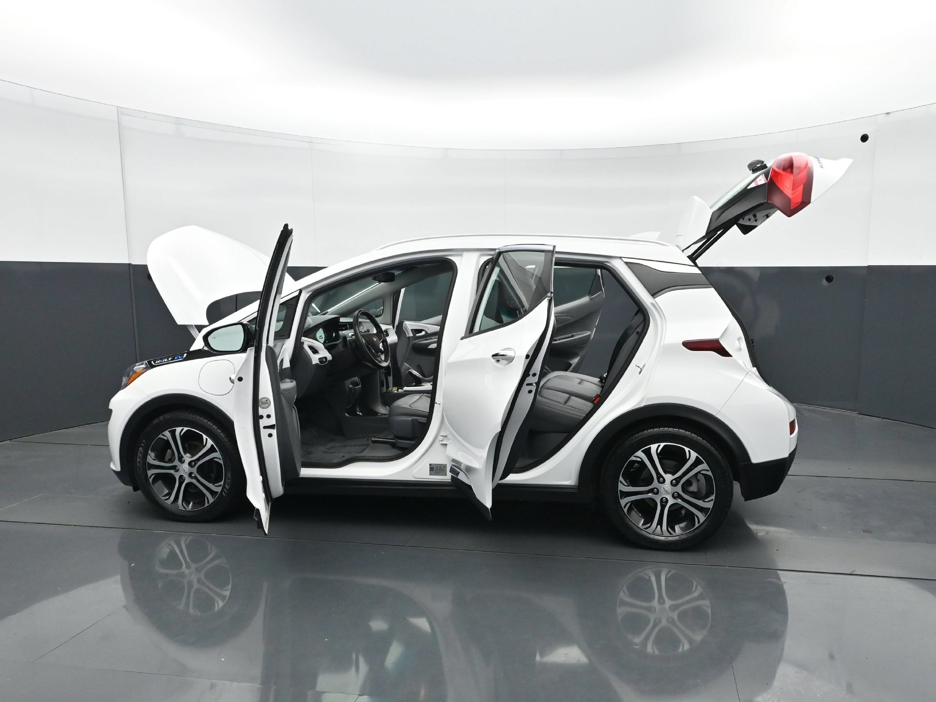 Used 2019 Chevrolet Bolt Premier w/ Infotainment Package FWD image 28