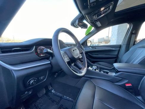 Used 2024 Jeep Grand Cherokee Limited w/ Black Appearance Package image 12