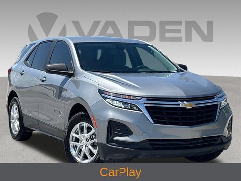 Used 2024 Chevrolet Equinox LS w/ LS Convenience Package FWD image 3
