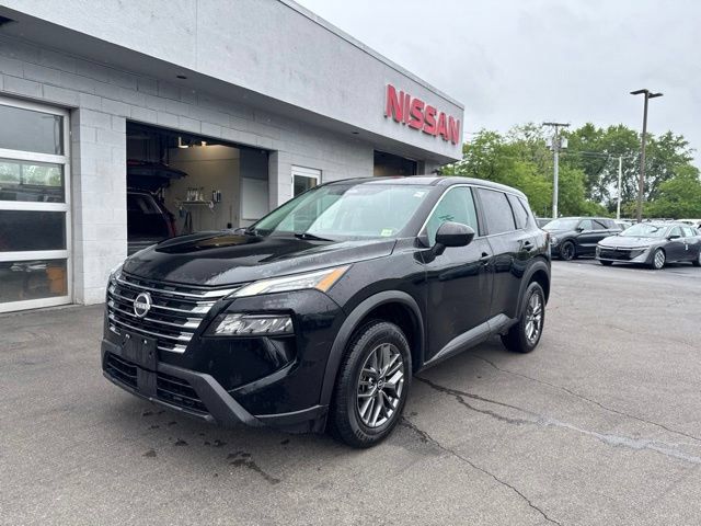 Used 2024 Nissan Rogue S AWD/4WD image 5