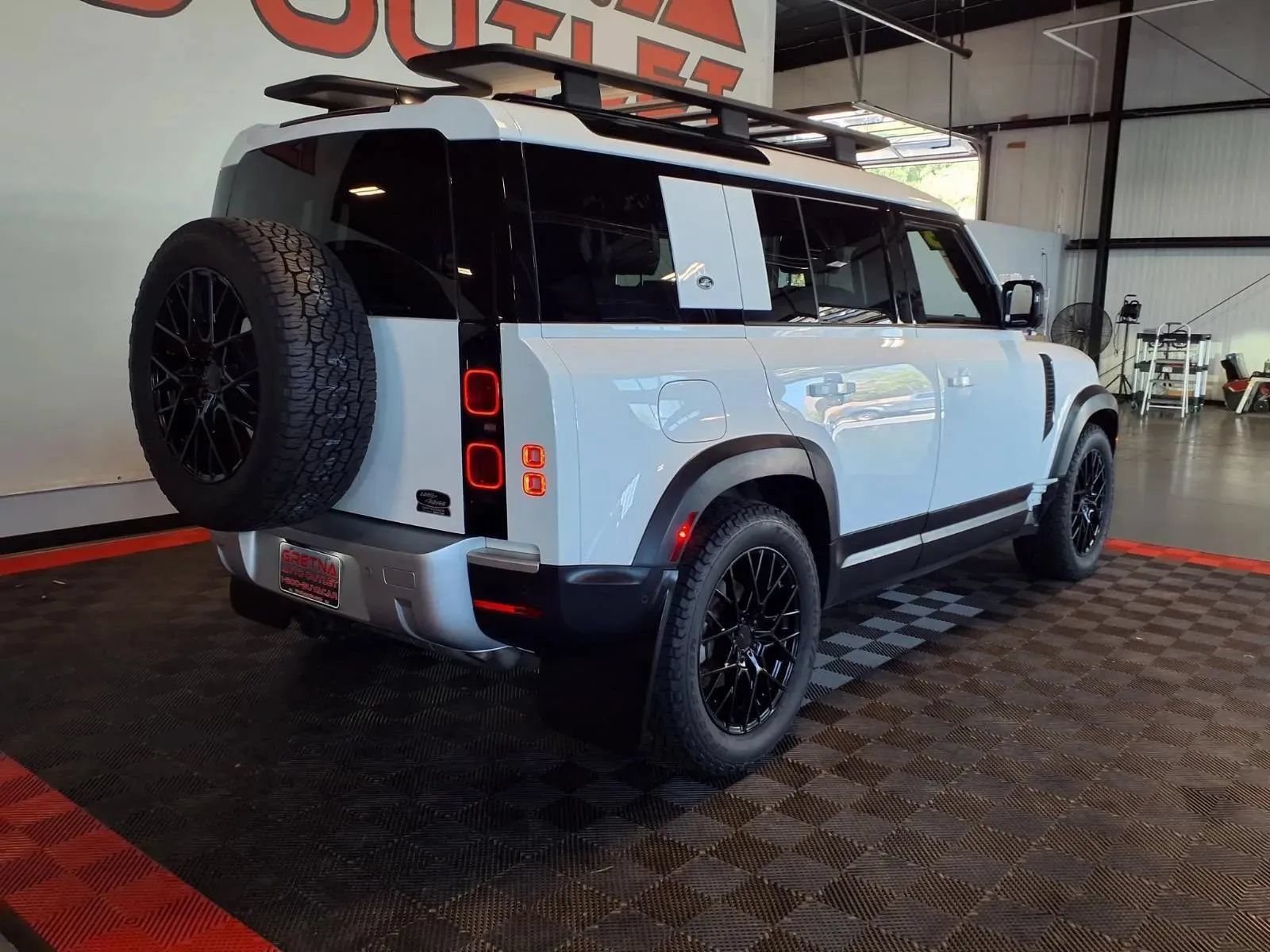 Used 2023 Land Rover Defender 110 S AWD/4WD image 7