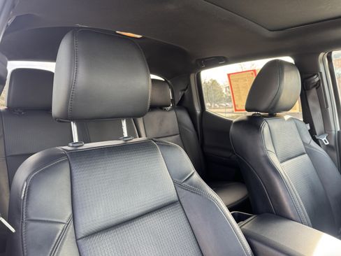 Certified 2023 Toyota Tacoma TRD Off-Road w/ TRD Premium Off Road Package image 19