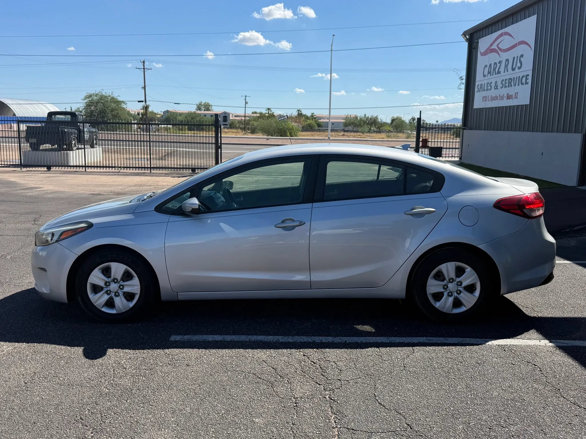 Used 2017 Kia Forte LX FWD image 3