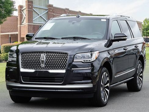 Used 2024 Lincoln Navigator Reserve AWD/4WD image 4