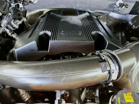 Used 2018 Ford F150 XLT w/ Equipment Group 302A Luxury image 9