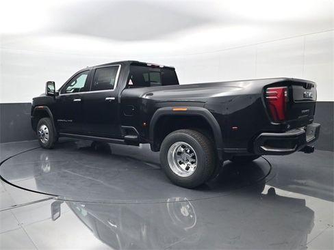 New 2026 GMC Sierra 3500 Denali w/ Denali Reserve Package image 7