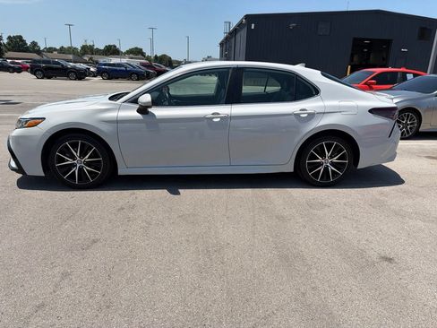 Used 2023 Toyota Camry SE FWD image 8