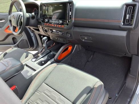 Used 2025 Nissan Frontier PRO-4X AWD/4WD image 16