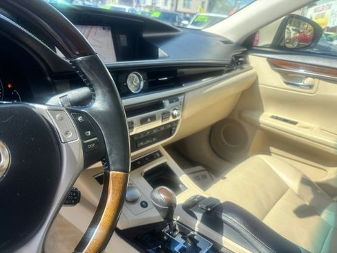 Used 2015 Lexus ES 350 F Sport w/ Luxury Package FWD image 21