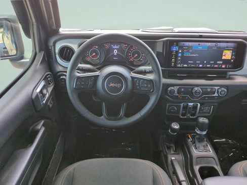 Used 2024 Jeep Wrangler Unlimited Sport AWD/4WD image 12