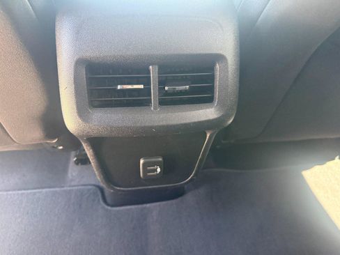 Used 2019 Chevrolet Equinox LT FWD image 17