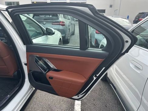 Used 2025 BMW 760i xDrive w/ Executive Package image 18