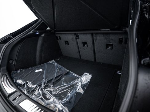 New 2025 Porsche Macan image 24