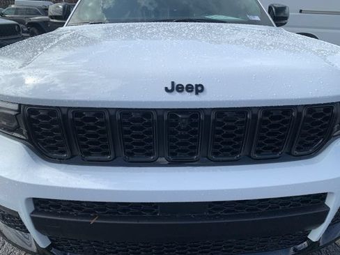 Used 2025 Jeep Grand Cherokee L Limited w/ Luxury Tech Group II RWD image 9