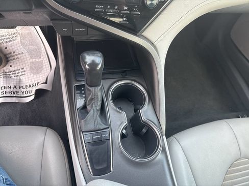 Used 2022 Toyota Camry SE FWD image 31