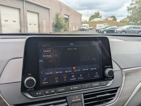 Used 2024 Nissan Altima 2.5 SV image 19