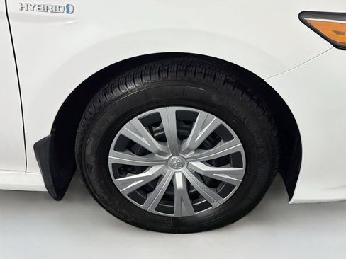 Used 2020 Toyota Camry LE FWD image 32