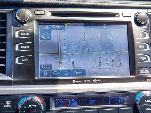 Used 2019 Toyota Highlander XLE AWD/4WD image 17