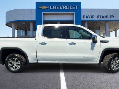 Used 2026 GMC Sierra 1500 SLT AWD/4WD image 9