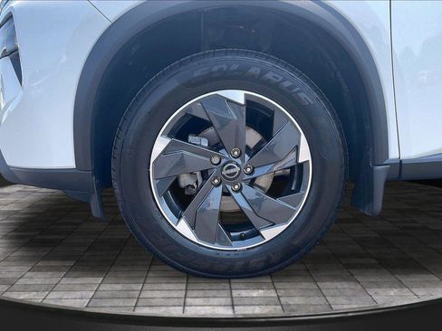 Certified 2024 Nissan Rogue SV FWD image 10