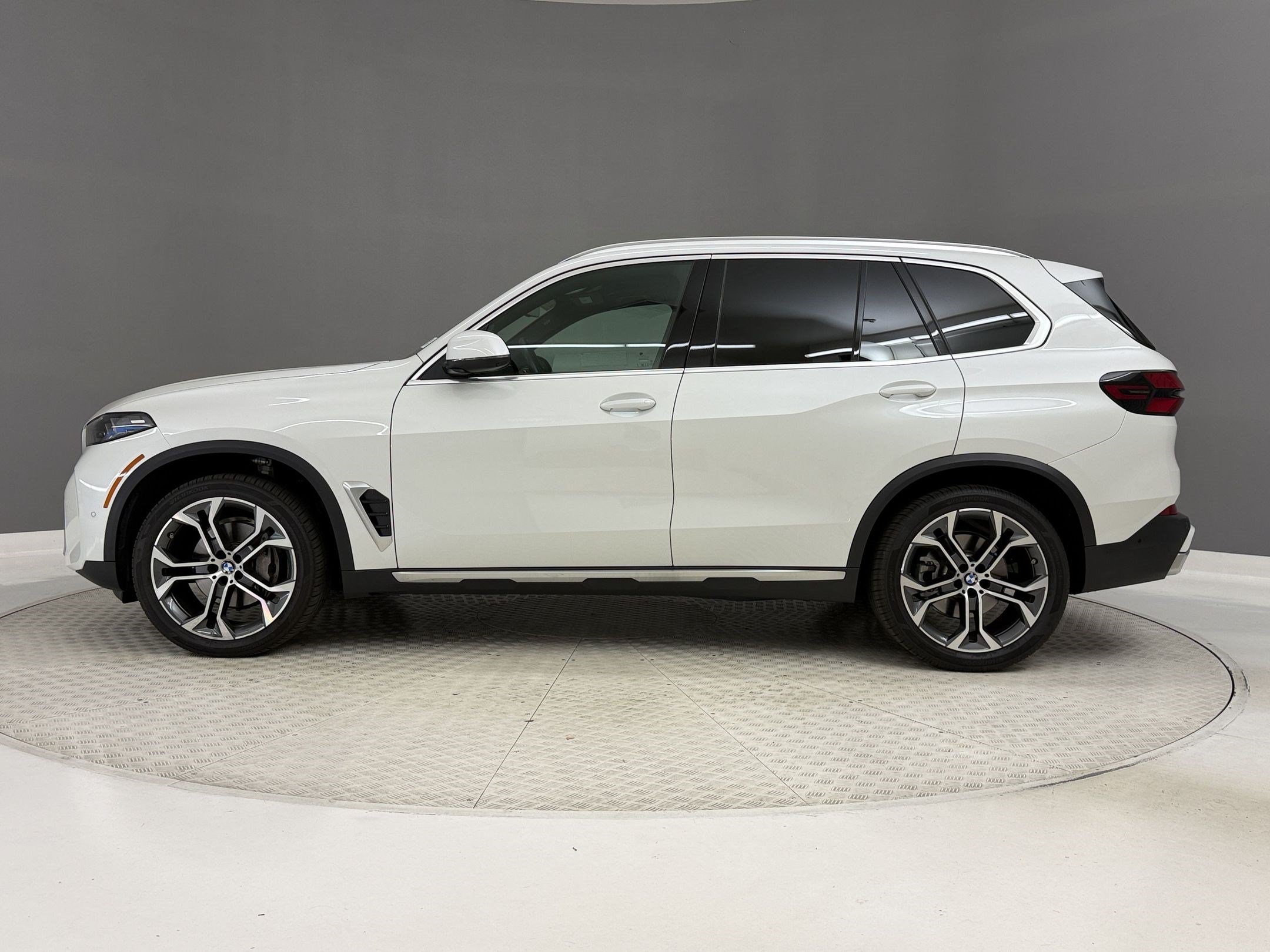 Used 2026 BMW X5 sDrive40i w/ Premium Package RWD image 2