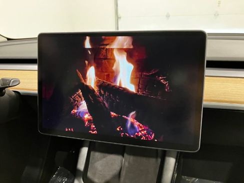 Used 2021 Tesla Model Y Long Range image 20