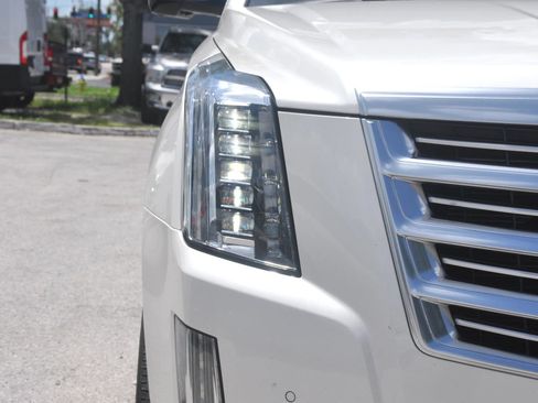 Used 2015 Cadillac Escalade Platinum RWD image 11