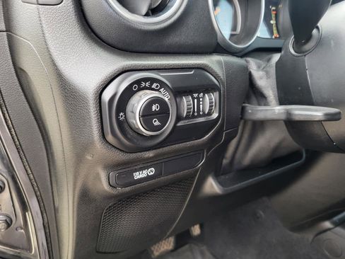 Used 2020 Jeep Gladiator Overland image 17