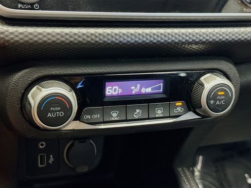 Used 2019 Nissan Kicks SV FWD image 11