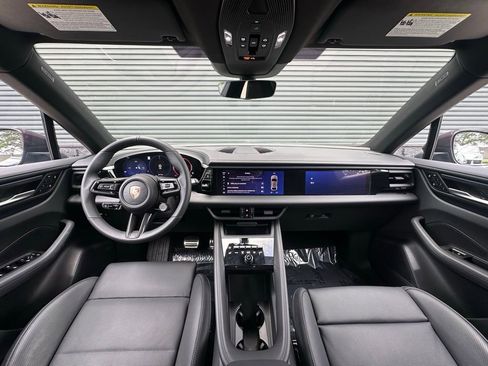 Certified 2025 Porsche Macan Electric image 6