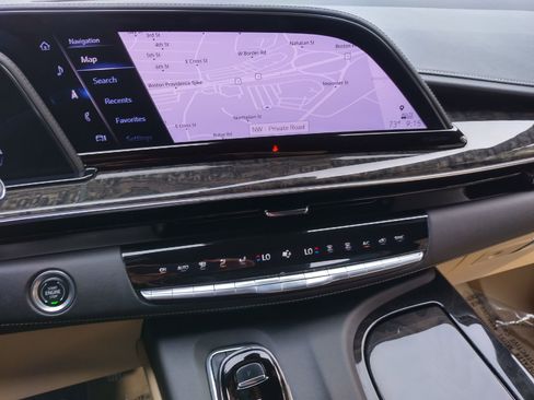 Certified 2024 Cadillac Escalade ESV Premium Luxury image 17